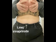 Огромные сиськи вываливаются выпрыгнули из кофты - Screenshot 9 of 16 - Big Boobs
