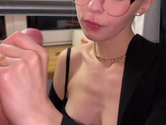 Удачное знакомство на Tinder - это сочный минет на первой встрече. - Screenshot 7 of 16 - Amateur Blowjob