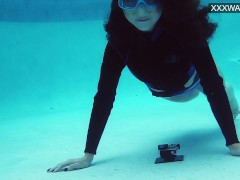 Hot underwater pool masturbation of Emi Serene