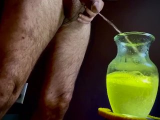 Italian hunk strong yellow piss session Part 2