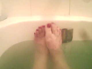 wrinkled soles, mom, bathtub, milf feet