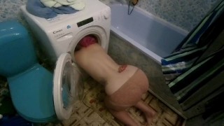 Mi hermanastra atrapada en la lavadora