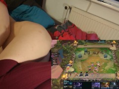 She cums while gaming, shaking orgasm 10/16
