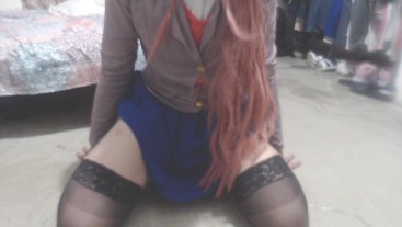 Trapito monta dildo mientras usa cosplay de Monika DDLC (Funkyo Enma)