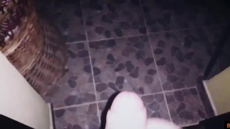Curva fututa in public stoarce coaiele si pula pe balconul unui hotel