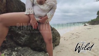 Geile Pinay-Frau masturbiert im Freien und spielte mit ihrem Dildo auf der Insel Boracay, Pinay Viral 2021