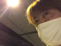 大阪の歩道橋で喋る太った男