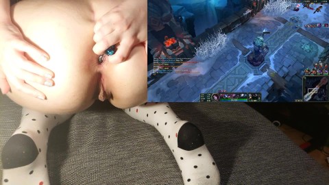 Gaping my slutty asshole while playing League of Legends looks like an invitation