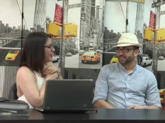 Video TETONÍSIMA Itzal en su mejor entrevista de trabajo