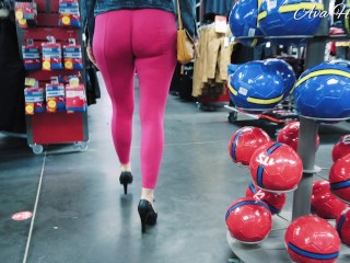 Pink Leggings that Mold the Pussy and Buttocks in Public