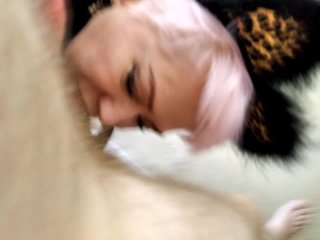 Моя зрелая сучка-кошечка AimeeParadise присягает на верность моему хую. Ебля раком крупным планом!