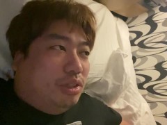 ベットの上で昨日の出来事を解説する男 - Screenshot 3 of 16 - Japanese Uncensored