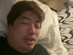 ベットの上で昨日の出来事を解説する男 - Screenshot 5 of 16 - Hentai