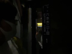 深夜の六本木を徘徊し、恐怖におののく動画 - Screenshot 2 of 16 - Japanese 無 修正