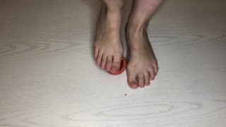 Tomato crush fetish 