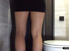 Глупую шлюху с сайта секс-знакомств трахают в туалете - Screenshot 1 of 16 - Night Club
