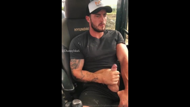 BUFF DIGGER DRIVER WANKS AT WORK - Pornhub.com