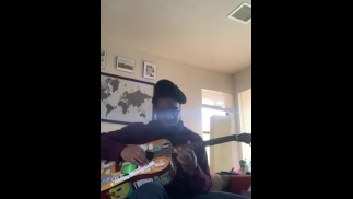 弹一把小吉他