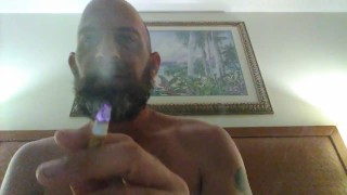 Fumando en mi habitación