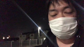 Un gros homme atterrit dans la préfecture de Fukuoka et présente la station de Kutami.