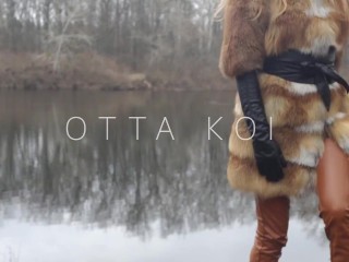 Sexe en plein air avec adolescent rousse dans la forêt d'hiver. Baise publique risquée - OTTA KOI