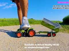 Kati crushing crush trample in fishnet tights crushes a big tractor, everything is completely broken