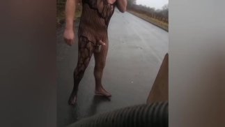 Чулки на открытом воздухе и обнаженные на публике