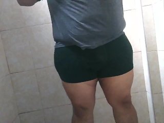 Trying to take a bath I masturbate / Tratando de tomar un baño me masturbo