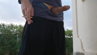 Горячий парень на улице