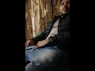 masturbandome en un bar mientras espero