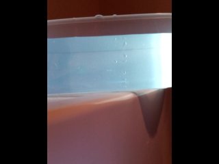 オナニーして水中にどぴゅどぴゅ射精してみた　水中に大量射精