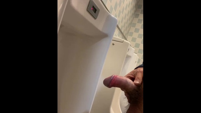 顔出し　変態男子高校生　公衆トイレの小便器でおしっこ　近くから高画質でばっちり撮影　無修正　素人 - Pornhub Gay