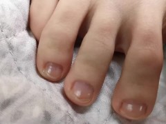 Closeup Dirtytalk body and foot tease *English* - Leyla Lovegood