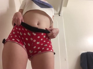 Pee your Pants Challenge - Wetting my Shorts for Fun ;)