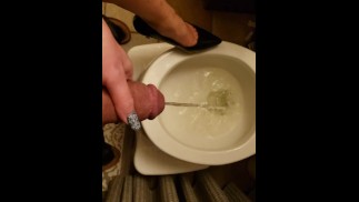 Real amateur girl heps me piss while wearing high heels 