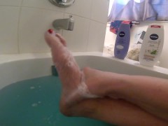 bath bomb fun - Screenshot 13 of 16 - Toes