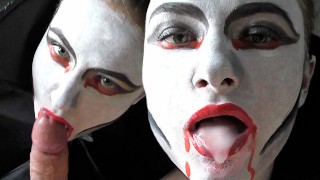 Vampirmädchen Leidenschaftlich Saugt Großen Schwanz Zu Cum In Mund