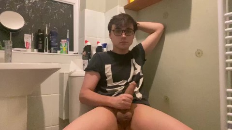 60FPS 19 year cute nerd with HUGE 8” cock cums all over himself