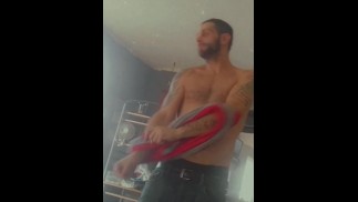 我的继父过来帮忙处理 ABC 的，我不得不修理他们的车