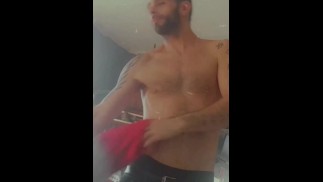 用这个猛男欺骗了我的男朋友，而他修了我的车