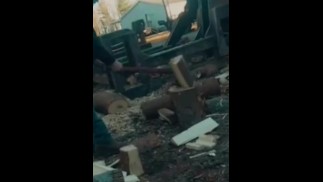 Un collègue est venu me réparer avec le camion de son petit ami