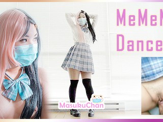 かわいい制服の女の子がMeMeMeを踊り、ジャンプすればするほど着る服が減り、ついにベッドに連れて行かれ犯される