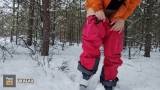Извращенка LIKA LAX катается на лыжах, ссыт и трахает себя в лесу ...