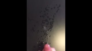 Огромный 30-секундный камшот из твердого молодого пениса