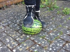 Elf dirty boot stomping compilation - Screenshot 4 of 16 - Shoeplay