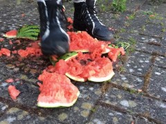 Elf dirty boot stomping compilation - Screenshot 6 of 16 - Dirty