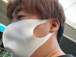 一名男子前往六本木的便利店购买早餐。