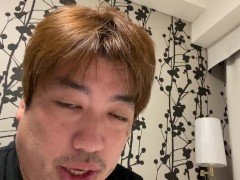 人工知能について話し始める男