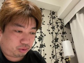 人工知能について話し始める男