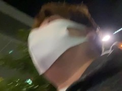 深夜の六本木を歩いててコンビニに行く様子